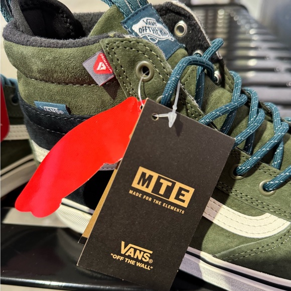 VANS Sk8-Hi MTE-2 Sneaker/Boots Black/green. Great for apres ski or riding. - Picture 8 of 9